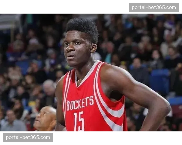 卡佩拉回归火箭展现篮板统治力 16分钟抢14板巩固内线轮换